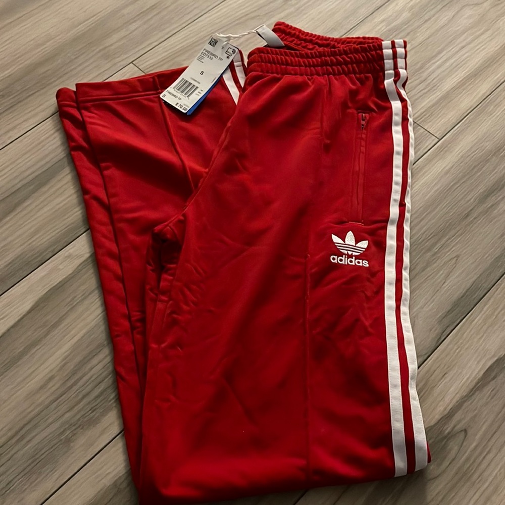Red flared sweatpants super cute they look like the second picture but in red